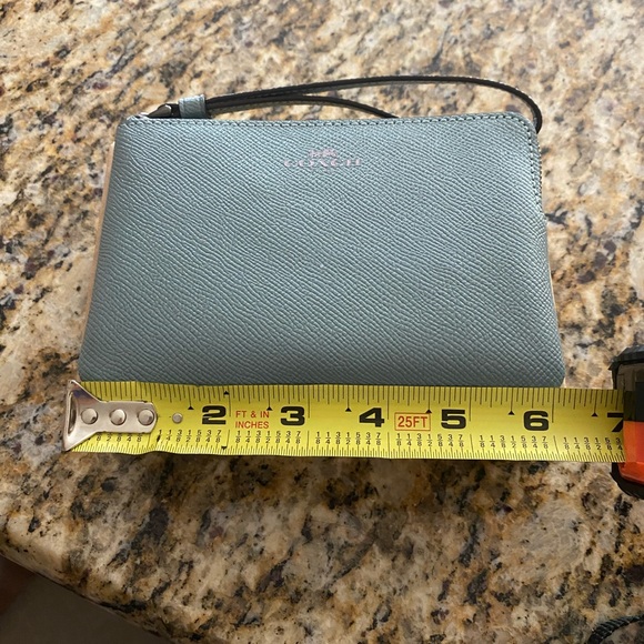 Authentic Coach wristlet - Picture 7 of 8